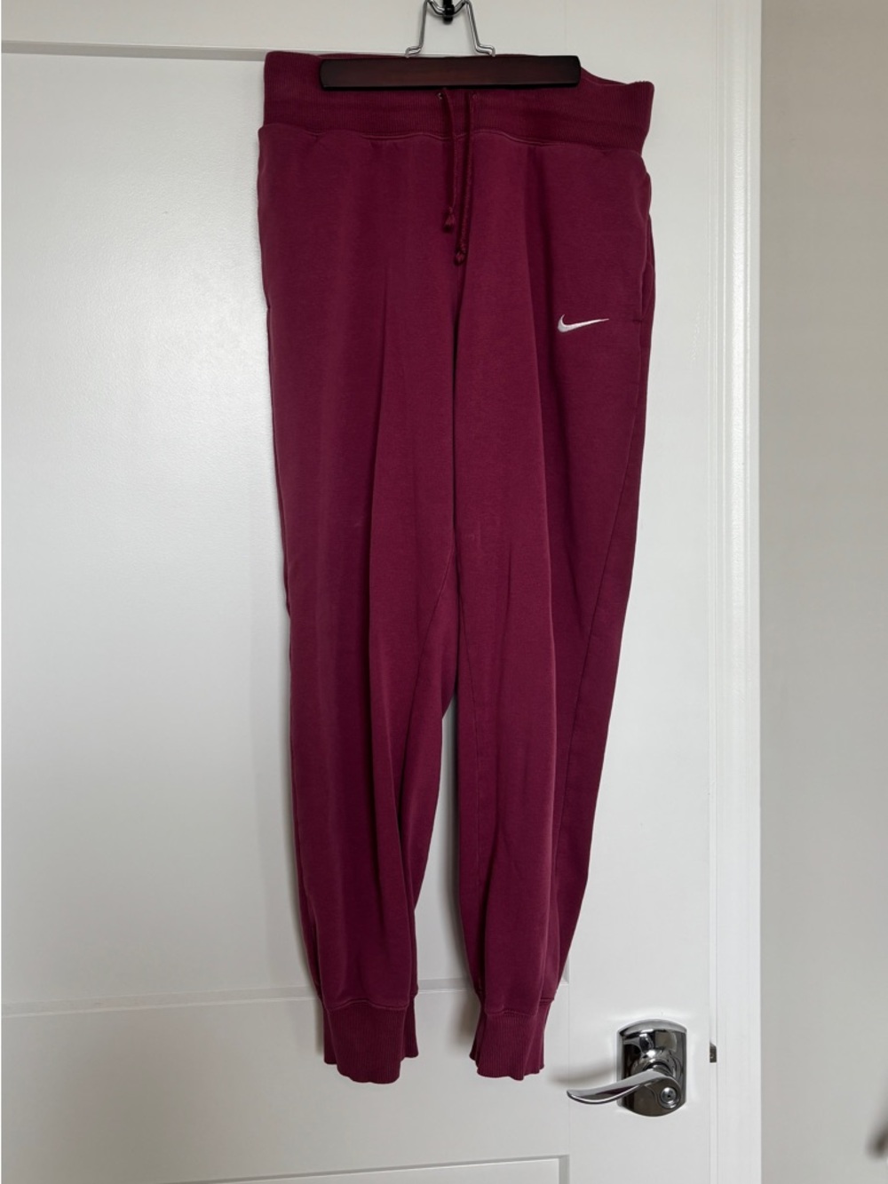 Nike magenta sweatpants (MEDIUM)